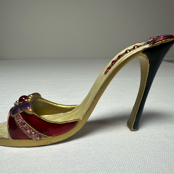 Shoe - Picture 3 of 12